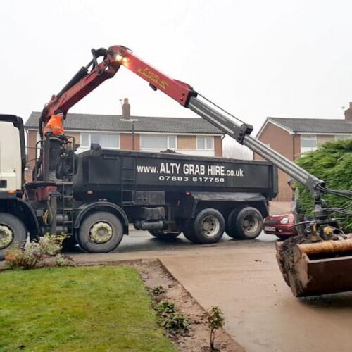 Grab Hire Guide 2025: Costs, Best Providers & What Fits Your Skip Needs